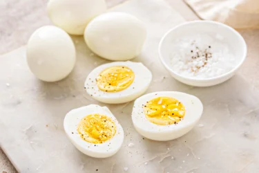 hard boiled eggs protein source